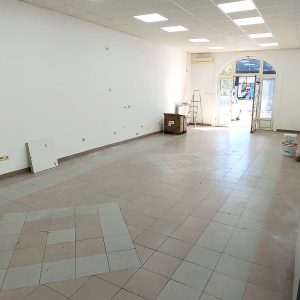 Lokal na prometnoj lokaciji u Zemunu preko puta Idee