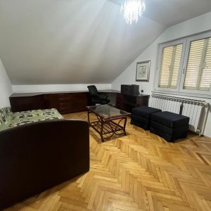 Prelepa kuća u mirnom kraju grada