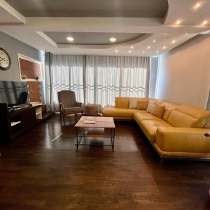 Odličan stan na atraktivnoj lokaciji sa parkingom